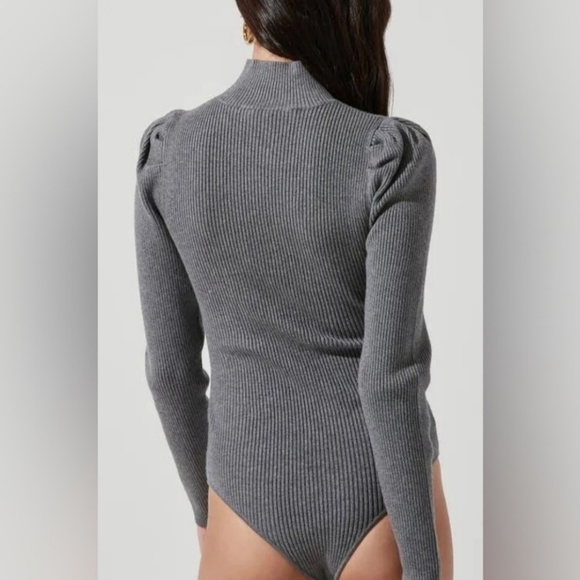 ASTR THE LABEL Front Cutout Sexy Gray Ribbed Bodysuit Size Small EUC Stretch - Picture 6 of 7